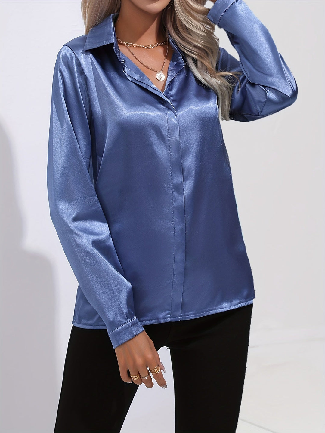 Strahlende Herbst-Eleganz: Schicke Satinbluse für Frauen von Zariah