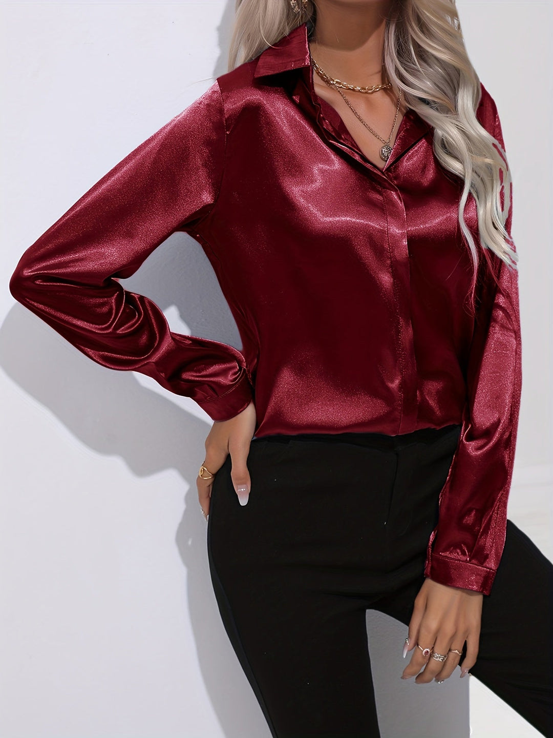 Strahlende Herbst-Eleganz: Schicke Satinbluse für Frauen von Zariah