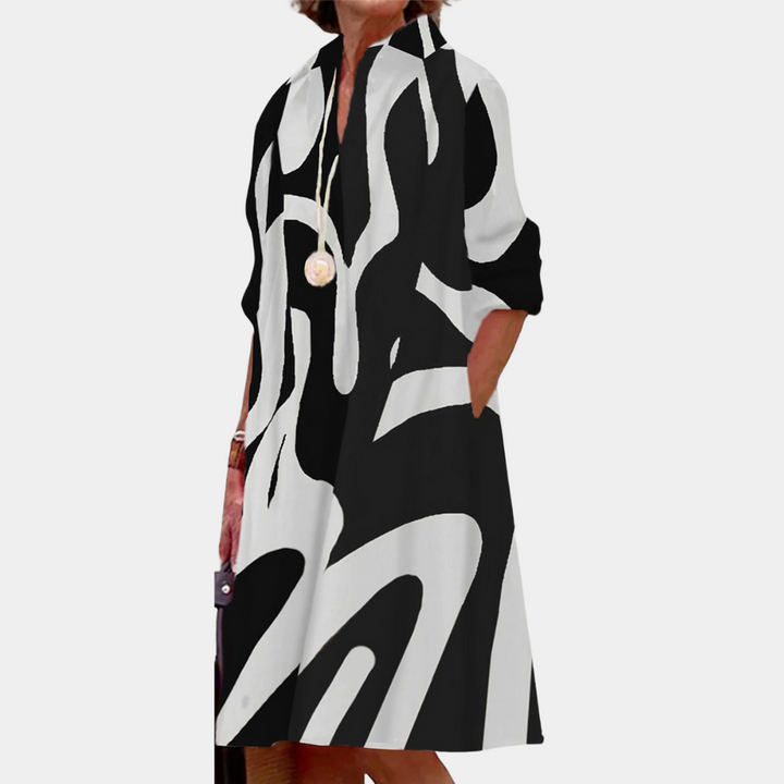 Stylisches lässiges Damenkleid mit trendigem Druck
