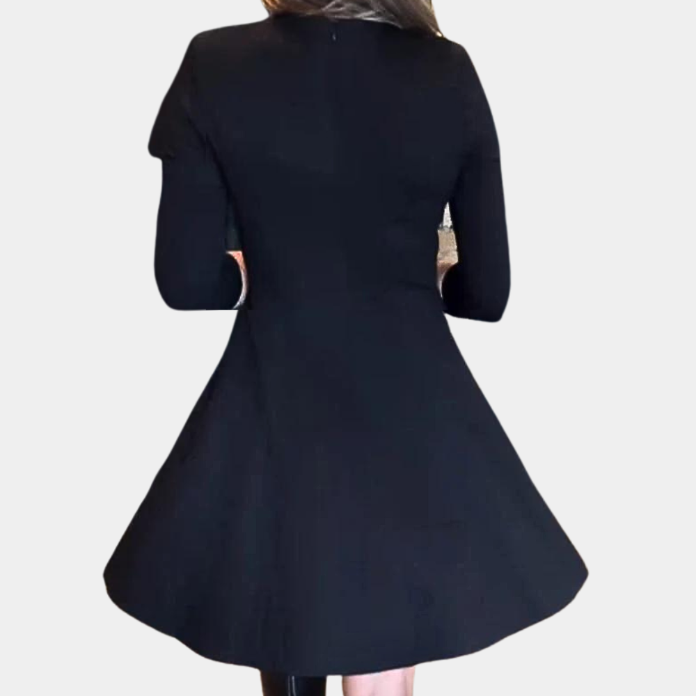 Modisches Damenkleid mit hübschem Reißverschluss