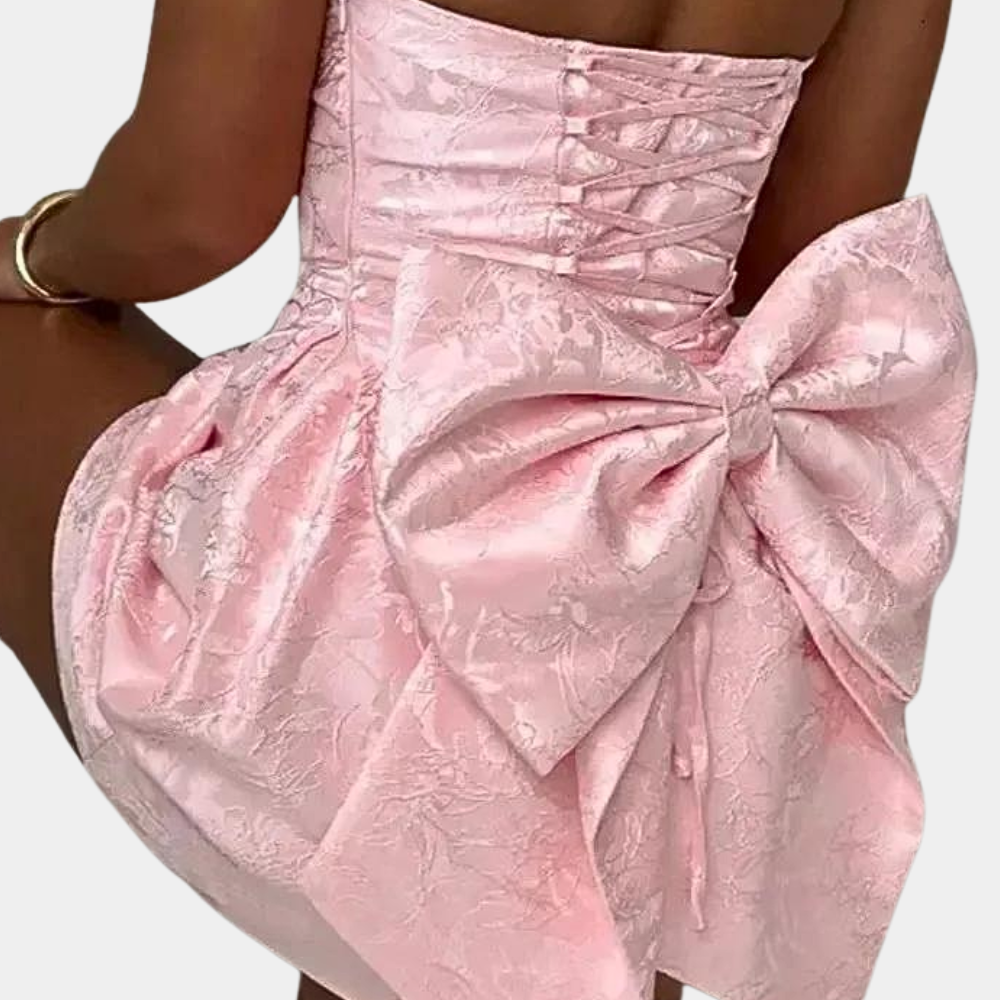 Amelia - Stilvolles trägerloses Cocktailkleid für die moderne Frau