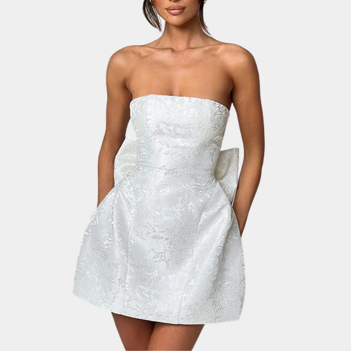 Amelia - Stilvolles trägerloses Cocktailkleid für die moderne Frau